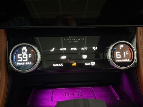 Used 2024 Jaguar F-PACE R-Dynamic S image 17