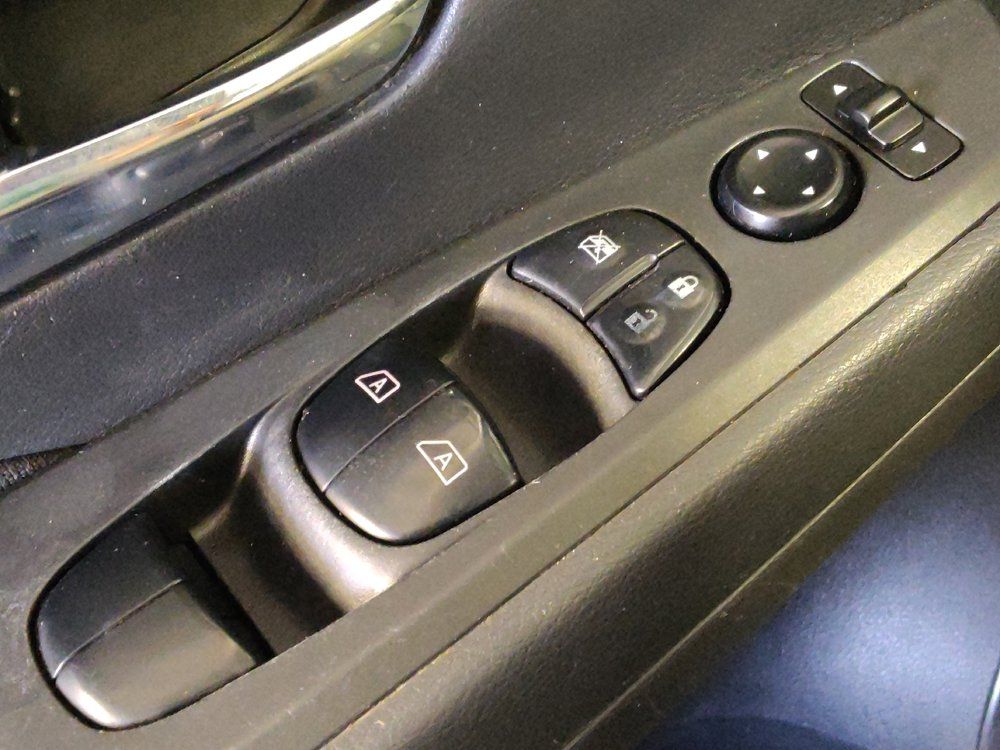Used 2024 Nissan Kicks SV FWD image 27