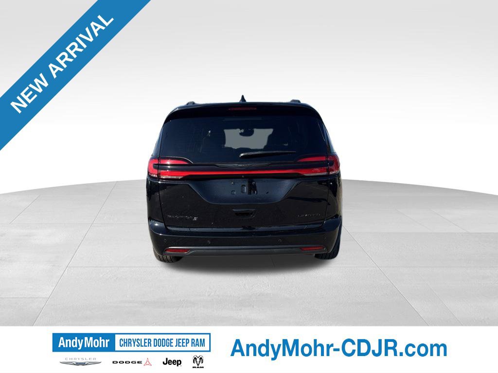 Used 2024 Chrysler Pacifica Limited w/ S Appearance Package FWD image 6