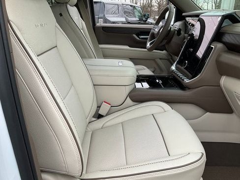 New 2026 GMC Yukon XL Denali image 19