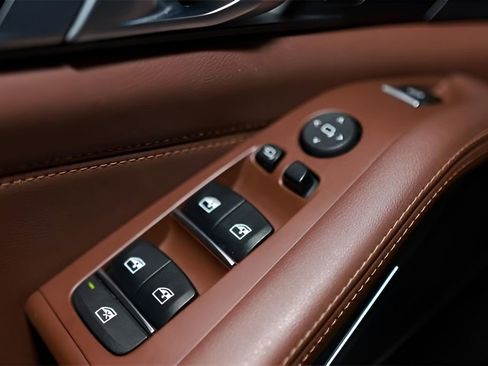 Used 2023 BMW X5 xDrive40i w/ M Sport Package image 19