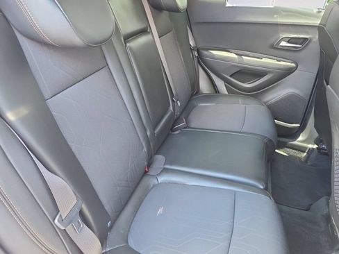 Used 2017 Chevrolet Trax LT w/ LT Convenience Package FWD image 28