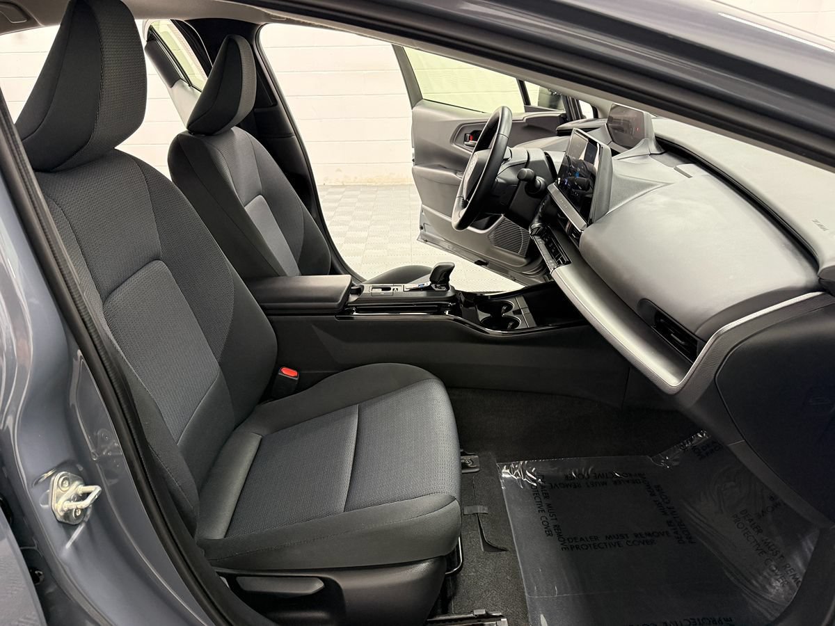 Used 2025 Toyota Prius LE FWD image 14