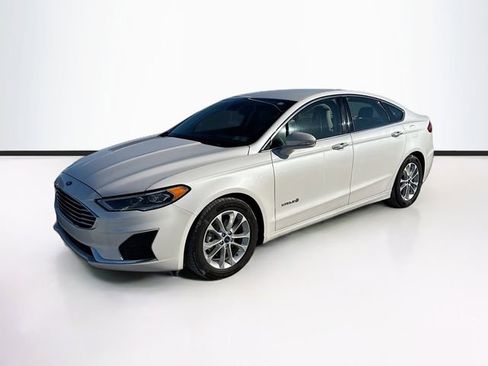 Certified 2019 Ford Fusion SEL image 3
