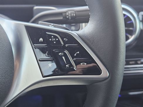 Certified 2025 Mercedes-Benz GLB 250 4MATIC image 28