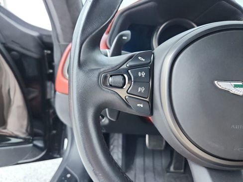 Used 2018 Aston Martin DB11 Coupe image 27