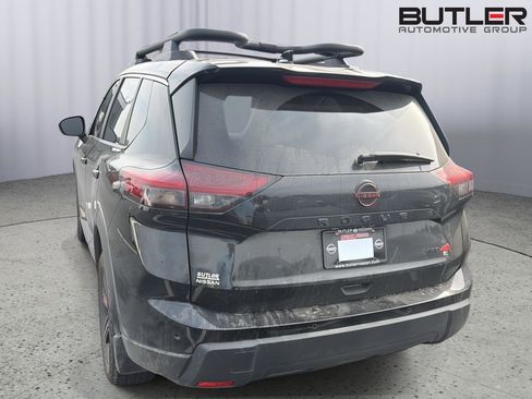 Used 2025 Nissan Rogue SV image 9