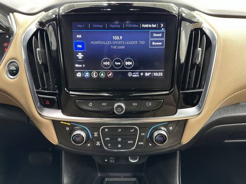 Used 2023 Chevrolet Traverse Premier FWD image 19