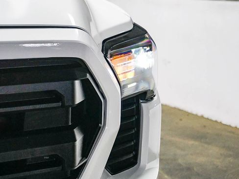 Certified 2025 Toyota Tacoma SR5 image 5