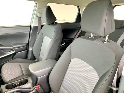 Used 2025 Kia Soul LX FWD image 14