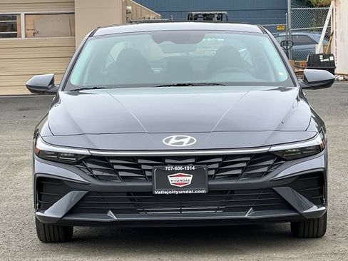 New 2026 Hyundai Elantra SE FWD image 3