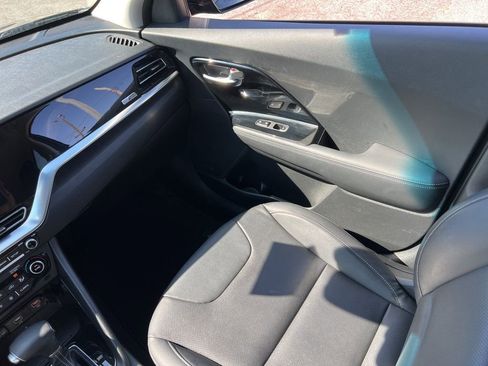 Used 2022 Kia Niro Touring Special Edition image 27