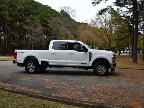Used 2025 Ford F250 Lariat w/ FX4 Off-Road Package image 2