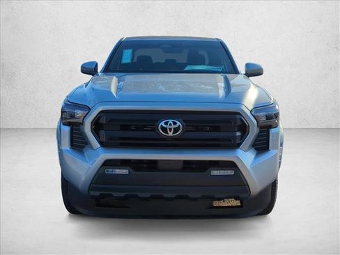 Certified 2025 Toyota Tacoma SR5 AWD/4WD image 2