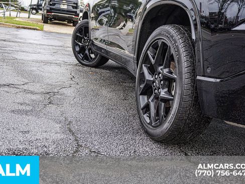 Used 2024 Chevrolet Traverse RS image 13