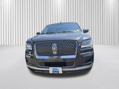 Used 2023 Lincoln Navigator Reserve AWD/4WD image 2