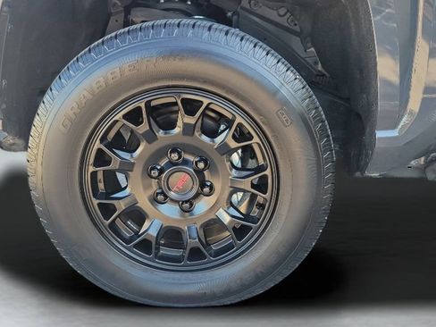 Certified 2025 Toyota Tacoma SR5 AWD/4WD image 25
