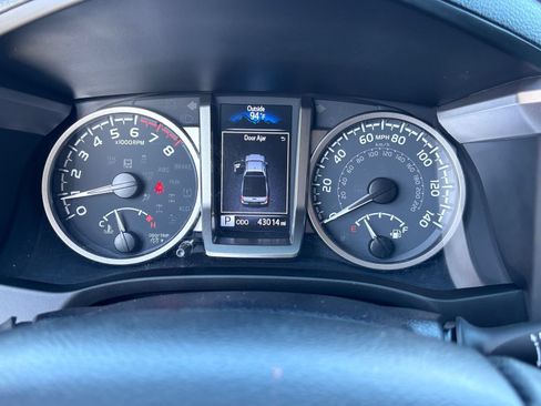 Used 2021 Toyota Tacoma SR5 AWD/4WD image 26