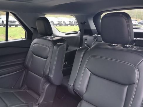 Used 2023 Ford Explorer XLT w/ Equipment Group 202A AWD/4WD image 8
