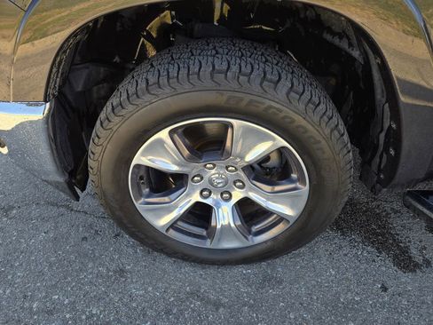 Used 2019 RAM 1500 Laramie AWD/4WD image 11