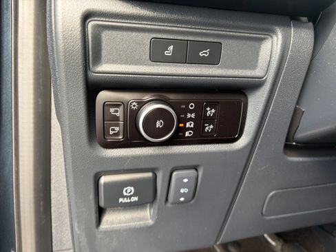Used 2023 Ford Expedition Platinum AWD/4WD image 12