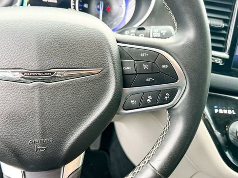 Used 2022 Chrysler Pacifica Touring-L image 23