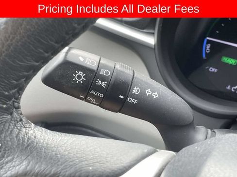 Used 2023 Toyota Sienna XLE FWD image 31