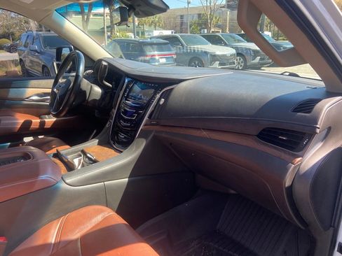 Used 2019 Cadillac Escalade Premium Luxury AWD/4WD image 13