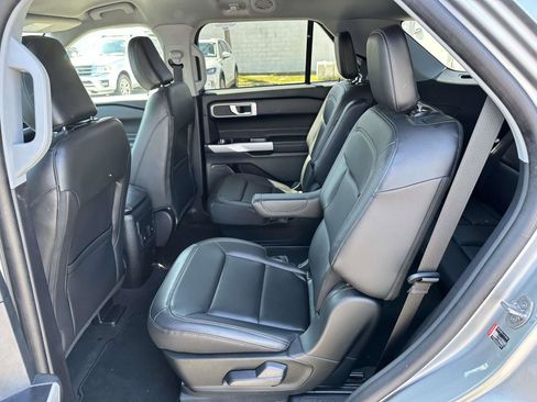 Used 2022 Ford Explorer XLT w/ Equipment Group 202A image 13