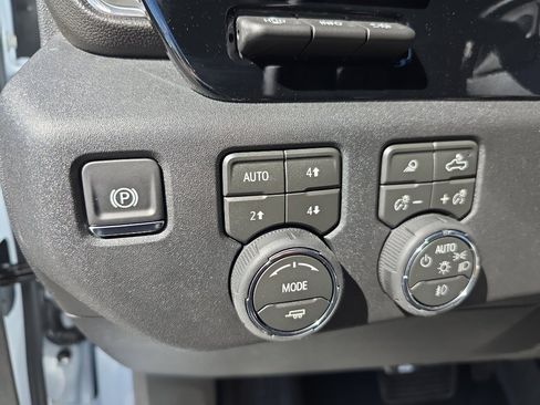 New 2026 Chevrolet Silverado 1500 High Country AWD/4WD image 14