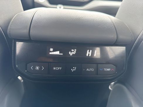 Used 2021 Toyota Highlander XLE image 13