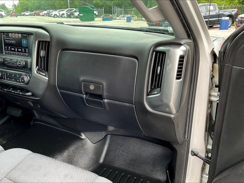 Used 2019 Chevrolet Silverado 1500 LT AWD/4WD image 16