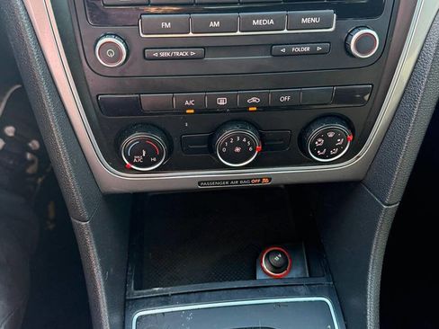 Used 2014 Volkswagen Passat 1.8T S image 40