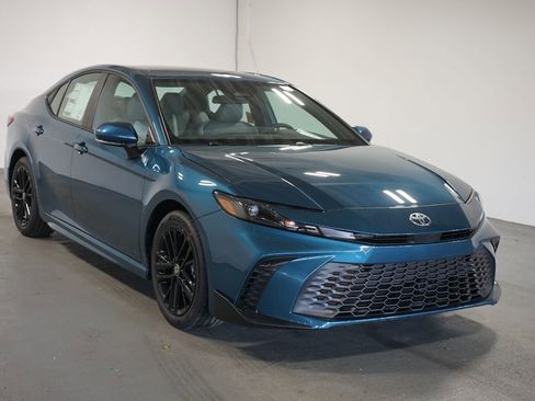 New 2026 Toyota Camry SE image 3