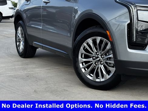 Used 2025 Cadillac XT4 Premium Luxury FWD image 3