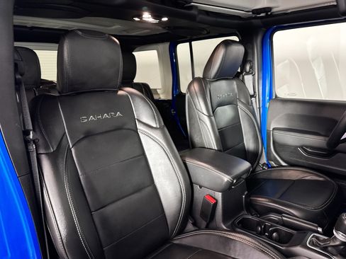 Used 2023 Jeep Wrangler Unlimited Sahara w/ Dual Top Group AWD/4WD image 33