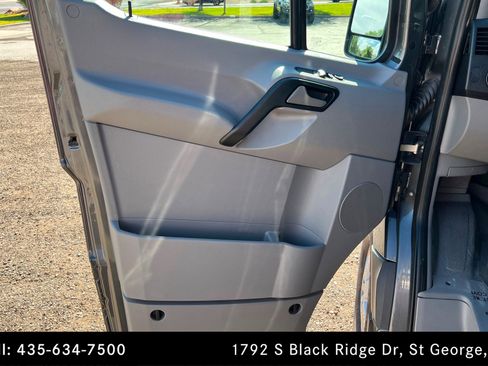 Used 2015 Mercedes-Benz Sprinter 2500 image 14