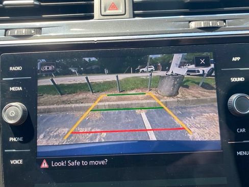 Used 2023 Volkswagen Tiguan SE w/ Panoramic Sunroof Package FWD image 30