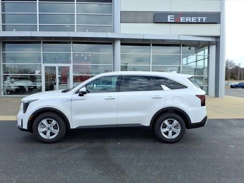 Used 2026 Kia Sorento LX FWD image 4