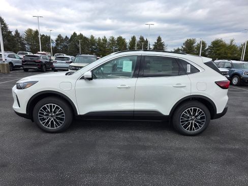 New 2026 Ford Escape SE w/ PHEV Premium Package FWD image 9