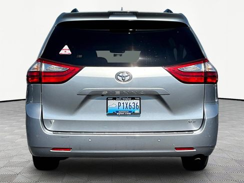 Used 2018 Toyota Sienna XLE Premium FWD image 5