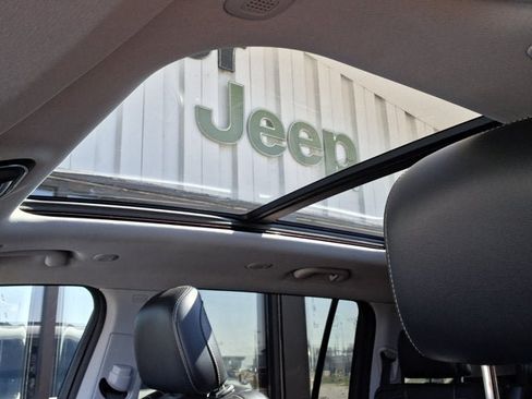 Used 2020 Jeep Grand Cherokee Altitude AWD/4WD image 3