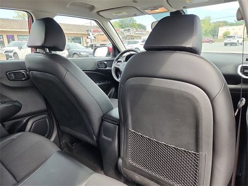 Certified 2022 Hyundai Venue Limited image 30