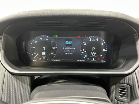 Used 2024 Land Rover Discovery Dynamic SE image 21