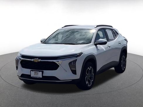 Used 2025 Chevrolet Trax LT FWD image 6