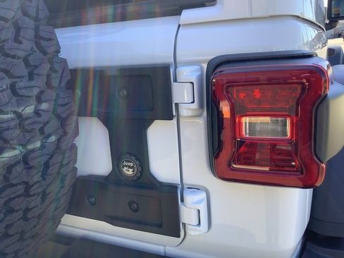 New 2025 Jeep Wrangler Rubicon w/ Xtreme 35 Tire Package image 40