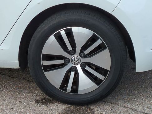 Used 2017 Volkswagen e-Golf SEL Premium image 14