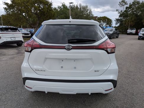 Used 2022 Nissan Kicks SV image 5