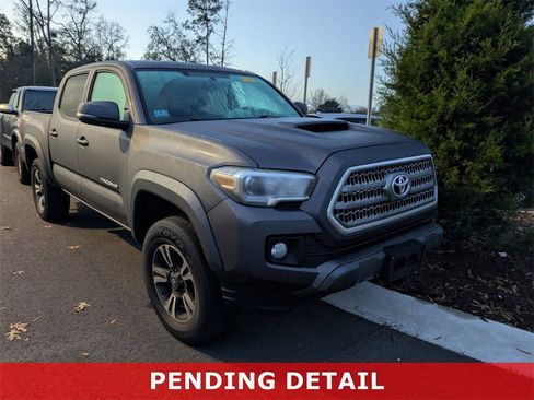 Used 2016 Toyota Tacoma TRD Sport image 1