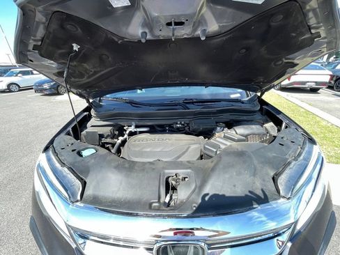 Used 2021 Honda Pilot Touring image 32
